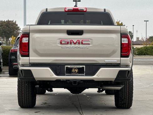 New 2026 GMC Canyon Elevation image 5