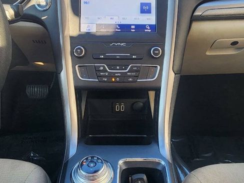Used 2019 Ford Fusion SE FWD image 13