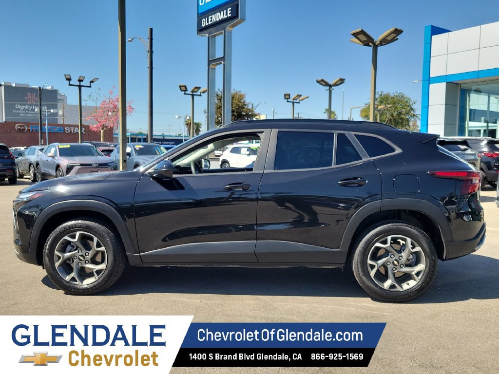 Used 2025 Chevrolet Trax LT FWD image 6