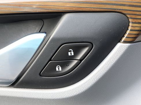 Used 2020 GMC Terrain SLE w/ Driver Convenience Package image 16