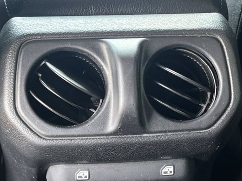 Used 2018 Jeep Wrangler Unlimited Sport S AWD/4WD image 15
