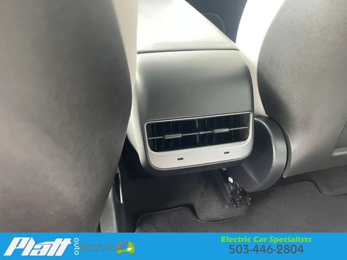 Used 2024 Tesla Model Y Long Range AWD/4WD image 45