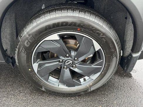 Used 2025 Nissan Rogue SV FWD image 7