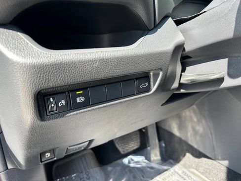 Used 2022 Toyota RAV4 XLE Premium AWD/4WD image 19