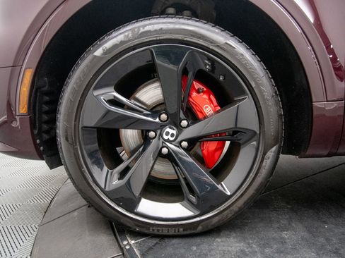 Used 2021 Bentley Bentayga AWD/4WD image 34