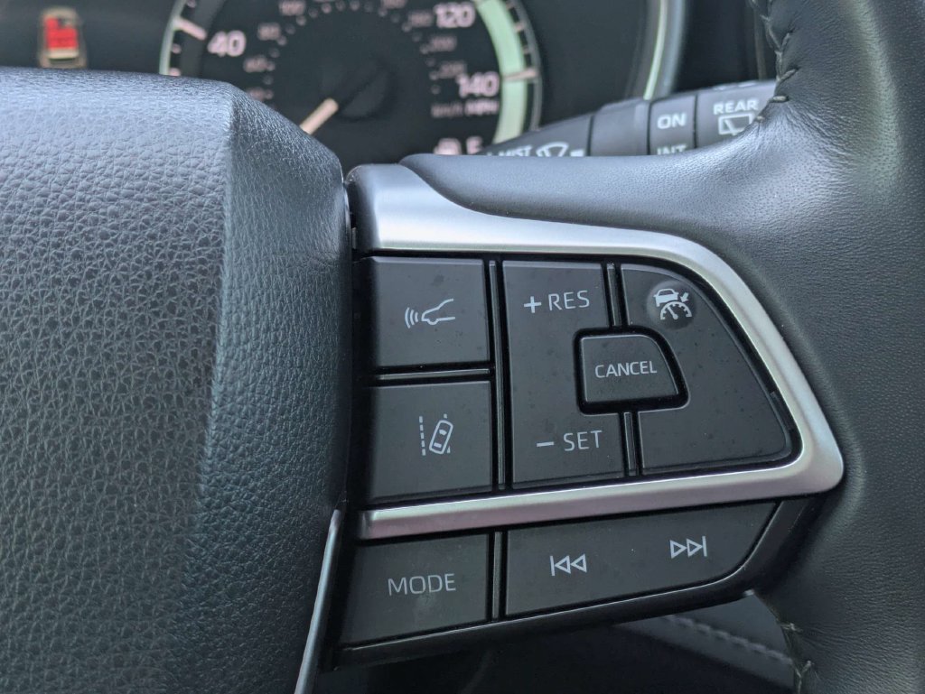 Used 2023 Toyota Highlander XLE FWD image 26