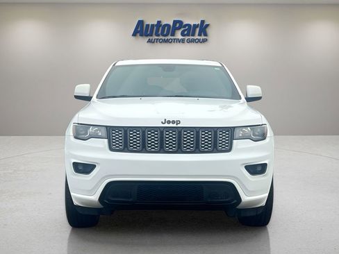 Used 2019 Jeep Grand Cherokee Altitude image 2