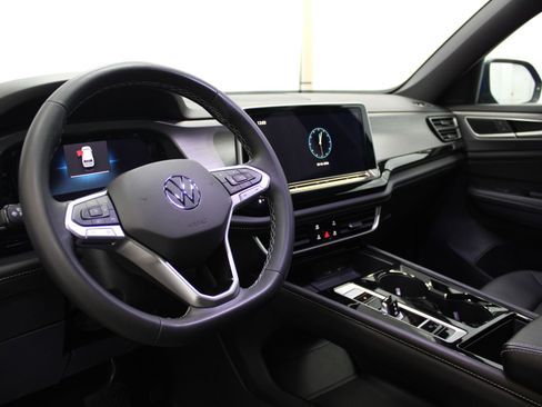 Used 2024 Volkswagen Atlas Cross Sport SE image 15