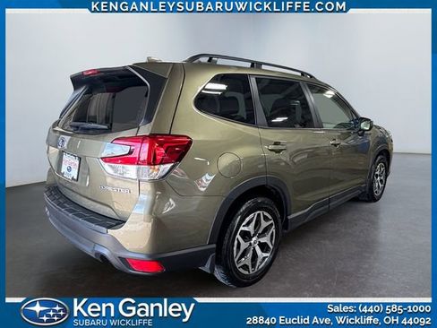 Used 2023 Subaru Forester Premium AWD/4WD image 5