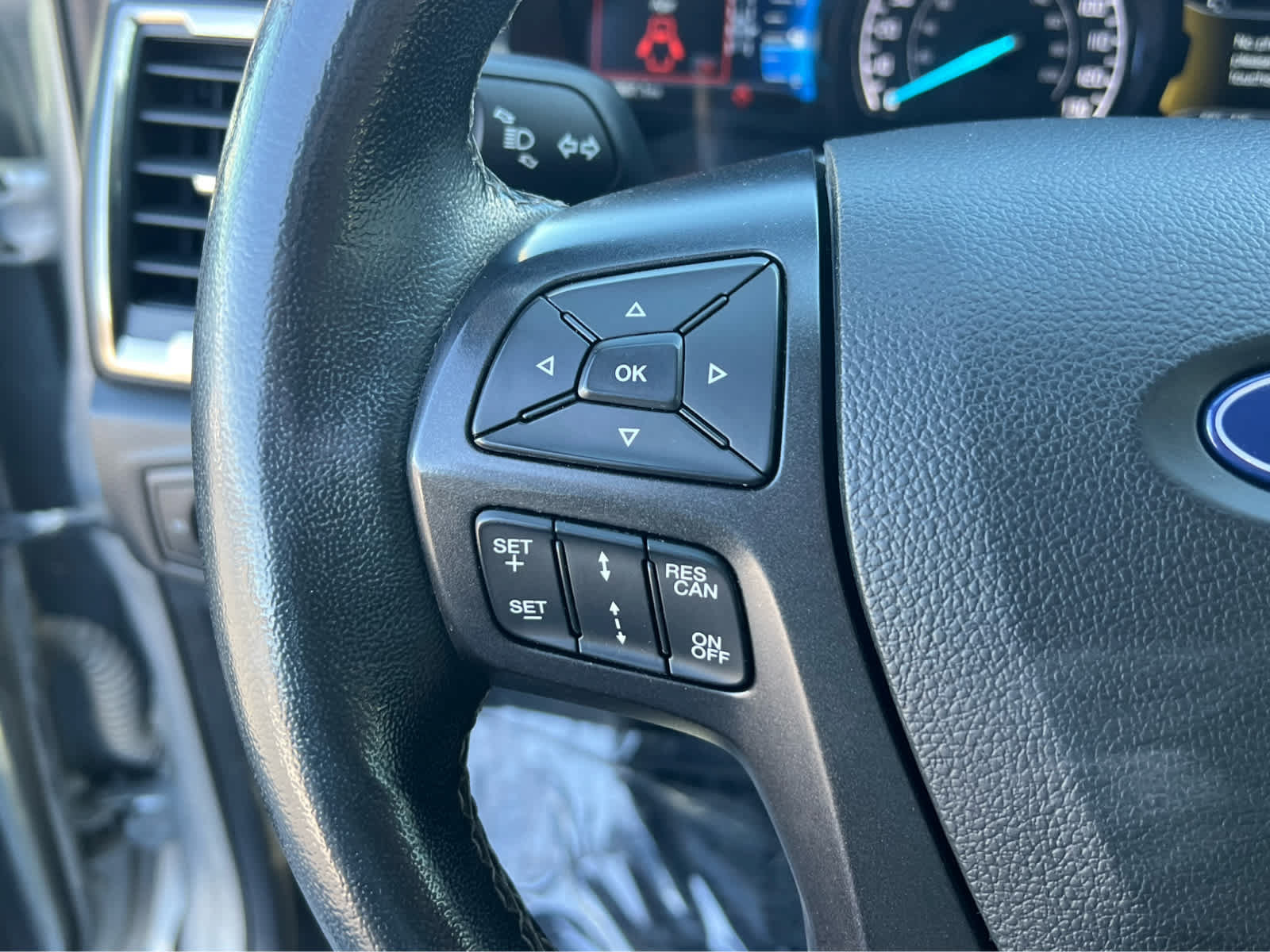 Used 2023 Ford Ranger Lariat w/ Tremor Off-Road Package AWD/4WD image 29