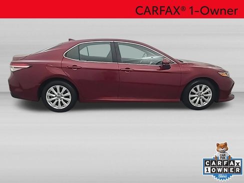 Used 2019 Toyota Camry LE FWD image 3
