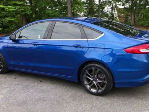 Used 2018 Ford Fusion SE w/ Equipment Group 201A FWD image 6