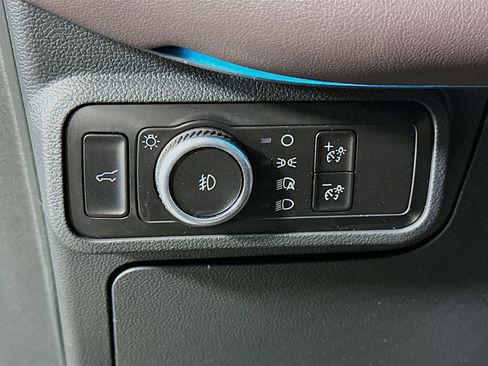 Used 2025 Ford Explorer Platinum image 17