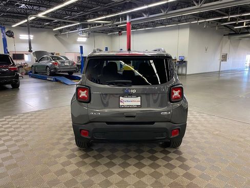 Used 2019 Jeep Renegade Latitude w/ Cold Weather Group AWD/4WD image 9