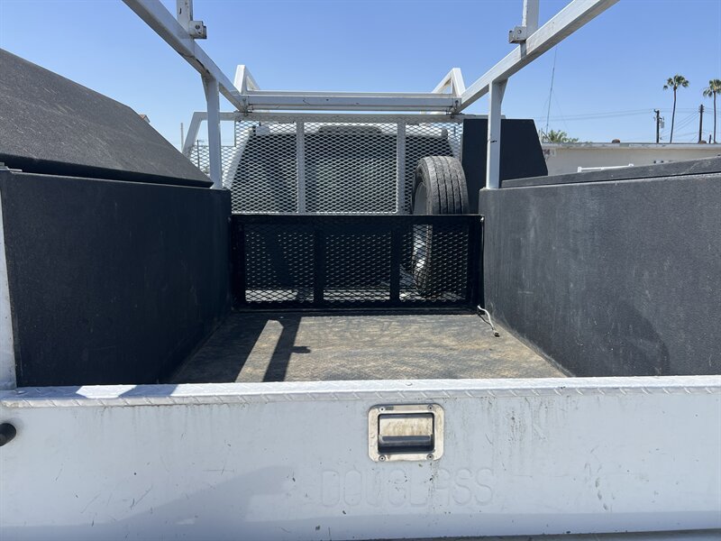 Used 2023 Ford F550 2WD Regular Cab Super Duty image 9