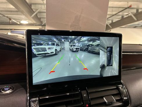 Used 2023 Lincoln Navigator Reserve AWD/4WD image 16