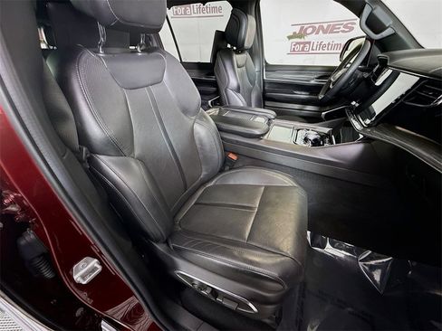 Used 2022 Jeep Wagoneer Series III w/ Premium Group I image 35