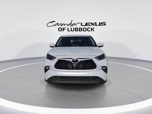 Used 2023 Toyota Highlander LE image 3