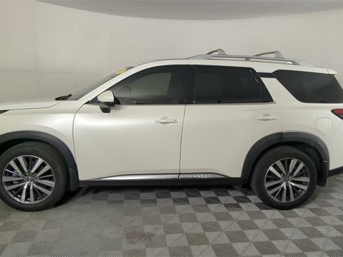 Used 2022 Nissan Pathfinder Platinum w/ Cargo Package image 8