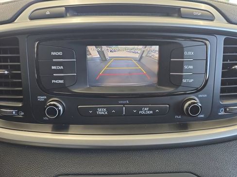 Used 2017 Kia Sorento FWD image 16
