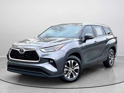 Used 2023 Toyota Highlander XLE FWD image 6