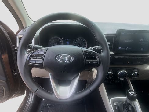 Used 2022 Hyundai Venue SEL FWD image 8