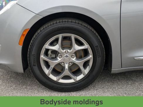 Used 2019 Chrysler Pacifica Limited image 12