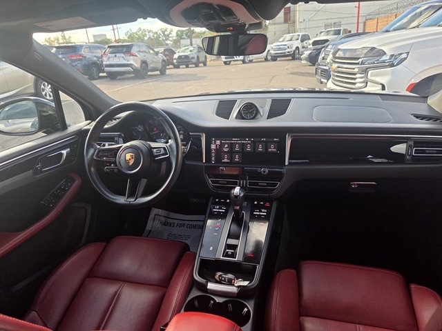 Used 2023 Porsche Macan AWD/4WD image 5