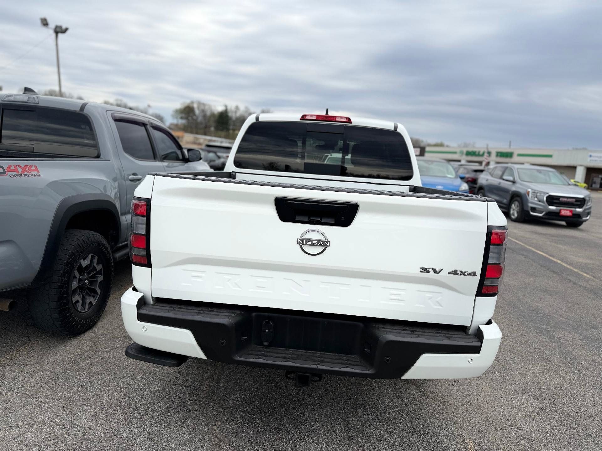 Used 2023 Nissan Frontier SV w/ SV Convenience Package AWD/4WD image 4