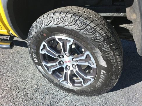 Used 2023 GMC Canyon AT4 w/ AT4 Premium Package image 7