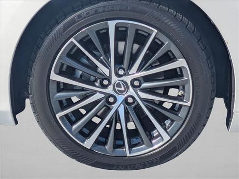 Used 2024 Lexus ES 300h w/ Premium Package FWD image 23