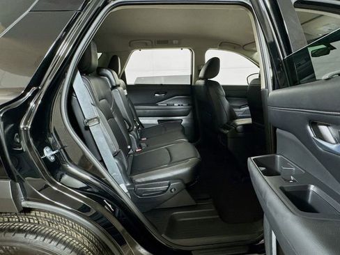 Used 2025 Nissan Pathfinder SL w/ Cargo Package image 26