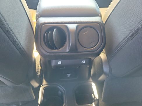 Used 2021 Jeep Wrangler Unlimited Sahara image 10