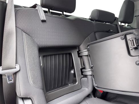 Used 2021 Chevrolet Silverado 1500 RST image 39