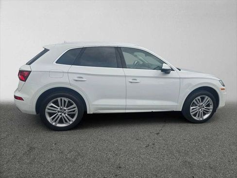 Used 2019 Audi Q5 2.0T Premium Plus w/ Premium Plus Package AWD/4WD image 2