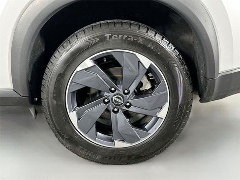 Used 2024 Nissan Rogue SV FWD image 28