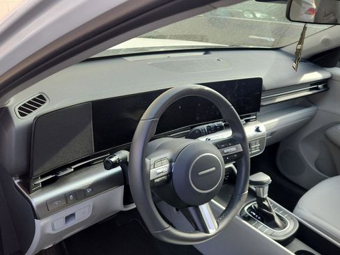 Used 2025 Hyundai Kona SEL image 11