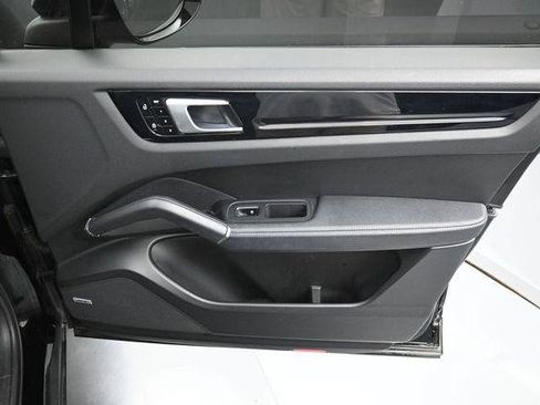 Used 2020 Porsche Cayenne AWD/4WD image 37