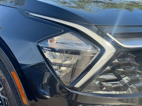 Certified 2023 Kia Sportage EX image 9