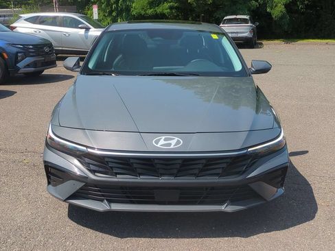 Certified 2024 Hyundai Elantra Limited FWD image 8