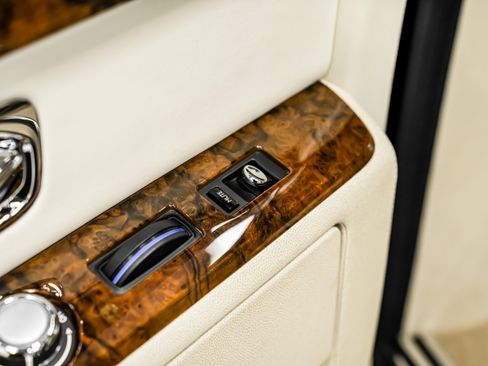 Used 2013 Rolls-Royce Phantom Sedan image 26