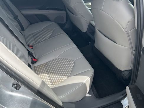 Used 2023 Toyota Camry SE FWD image 9