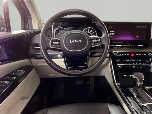 Used 2024 Kia Carnival EX FWD image 8