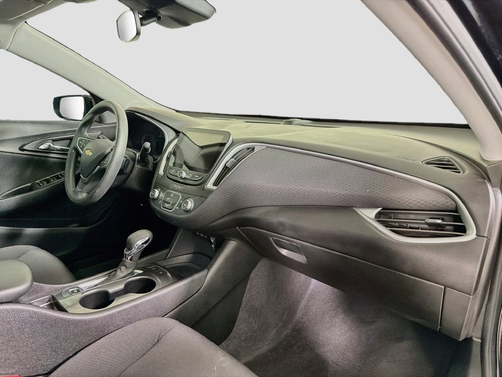 Used 2025 Chevrolet Malibu LS FWD image 32
