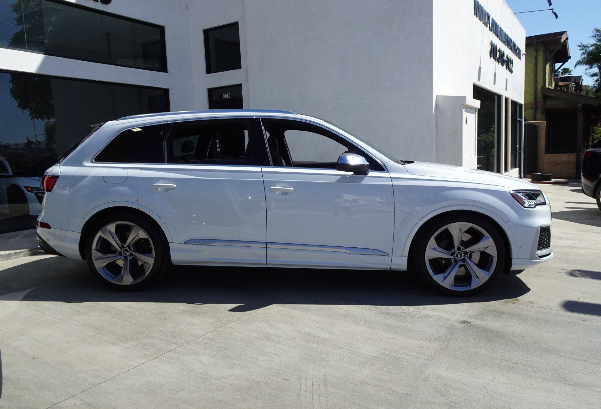 Used 2023 Audi SQ7 Premium Plus w/ Towing Package AWD/4WD image 7