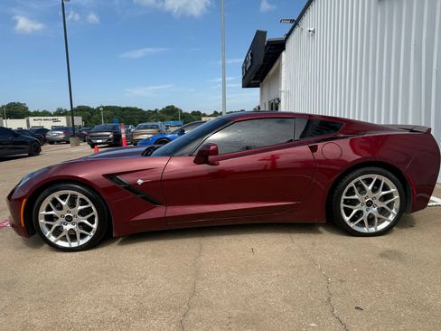 Used 2017 Chevrolet Corvette Stingray Coupe RWD image 2