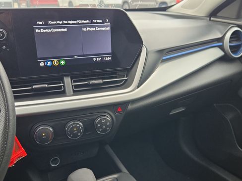 Used 2025 Chevrolet Trax LS FWD image 19
