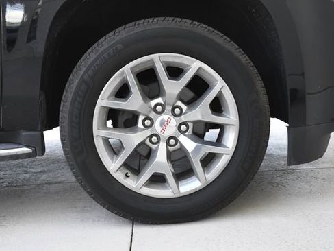 Used 2018 GMC Yukon SLE w/ SLE Value Package image 30