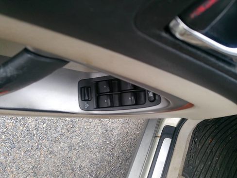 Used 2005 Subaru Outback 3.0R L.L. Bean image 31