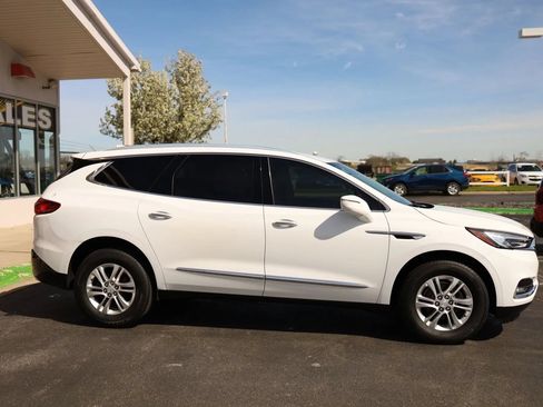 Used 2018 Buick Enclave Essence FWD image 4